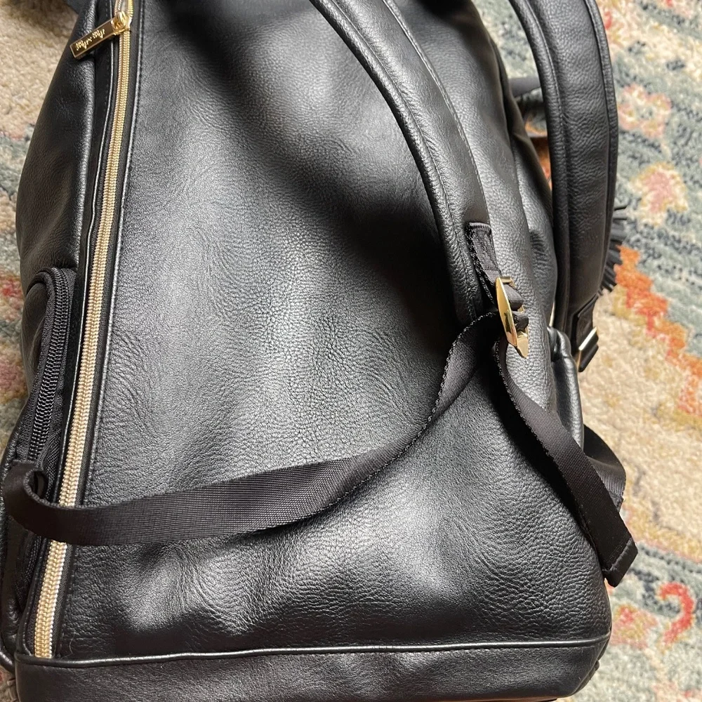 Itzy Ritzy Boss Backpack in Rock and roll- like new condition